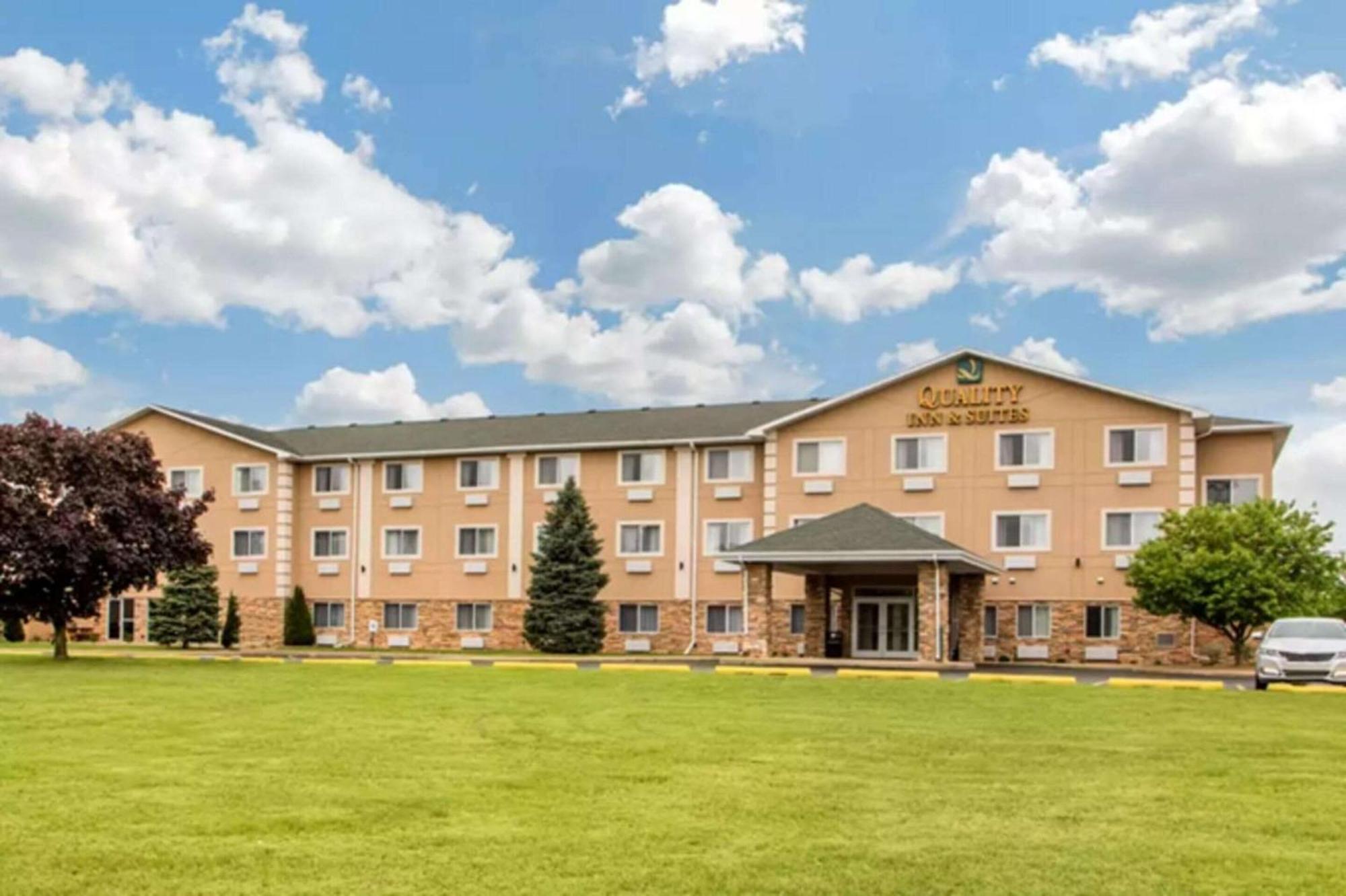 Quality Inn & Suites By Choice Hotels Wisconsin Dells Exterior photo